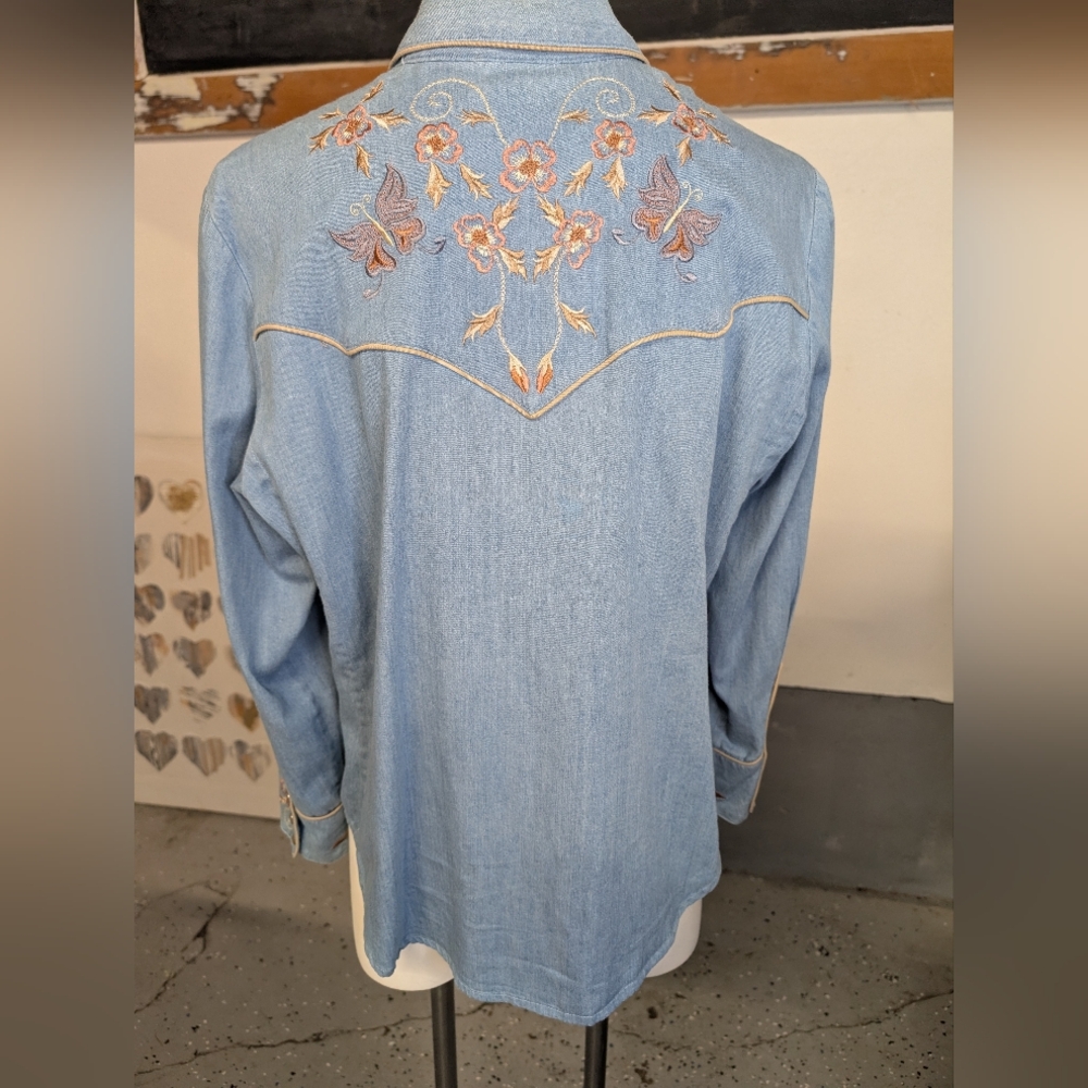 Scully Embroidered Light Blue Denim Ladies Western Snap Buttons Detail Cuff Sz L - Picture 2 of 5